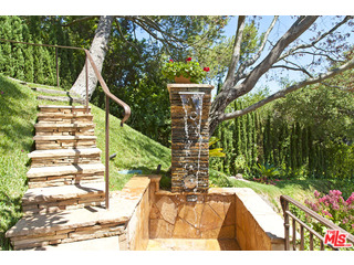 610 Estrellita Way Los Angeles, CA 90049 - Photo 49 of 53 a view of small yard in front of house with large trees