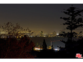 610 Estrellita Way Los Angeles, CA 90049 - Photo 10 of 53 a view of a city