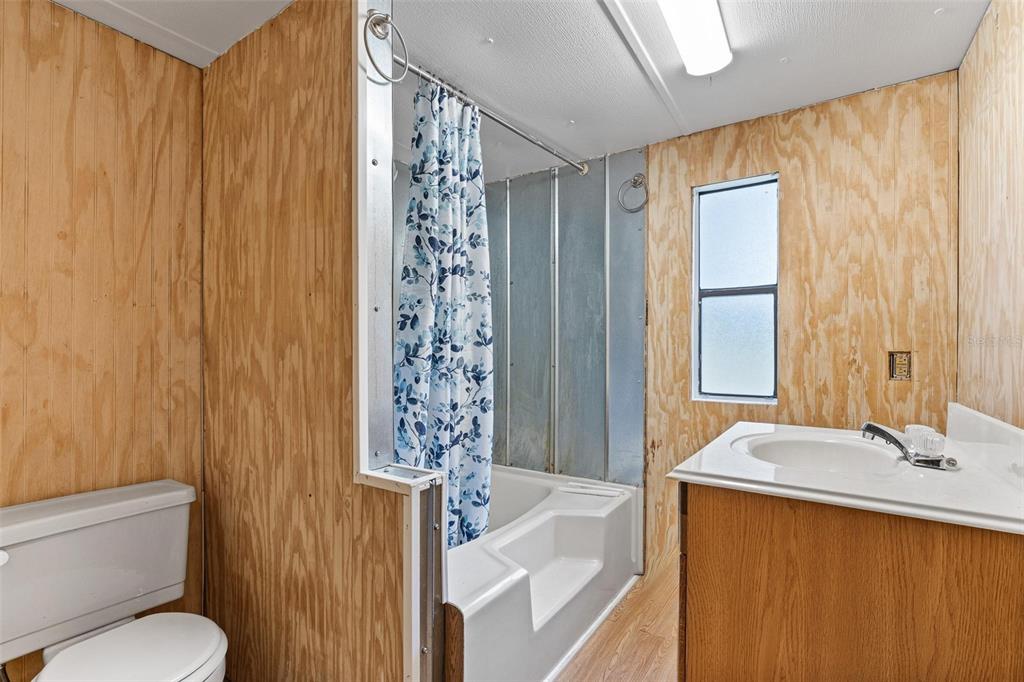 20072 Southeast 155th Place Umatilla, FL 32784 - Photo 8 of 30 a bathroom with a sink toilet and shower