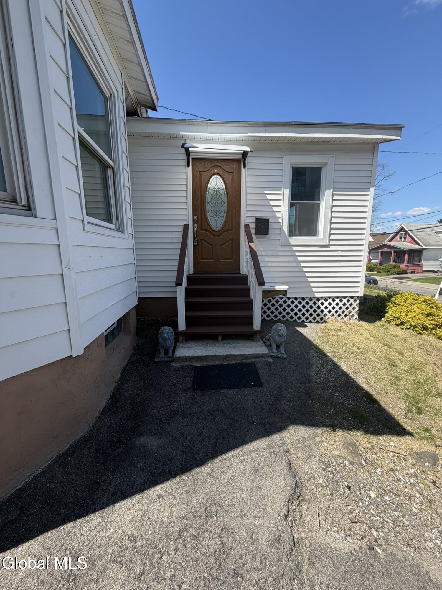 418 Eleventh Street Schenectady, NY 12306 - Photo 3 of 28 IMG_3863