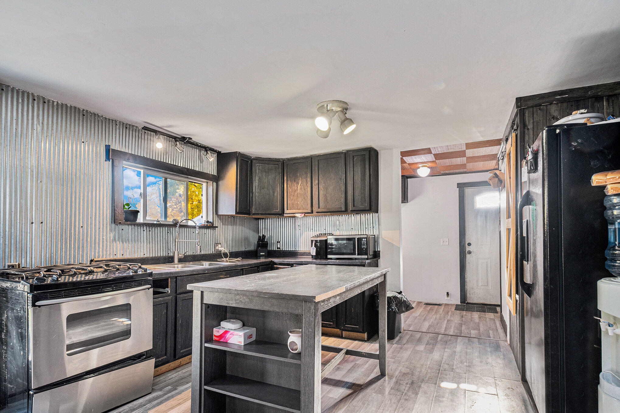 527 Main Street Dowagiac, MI 49047 - Photo 2 of 26 005_file_901