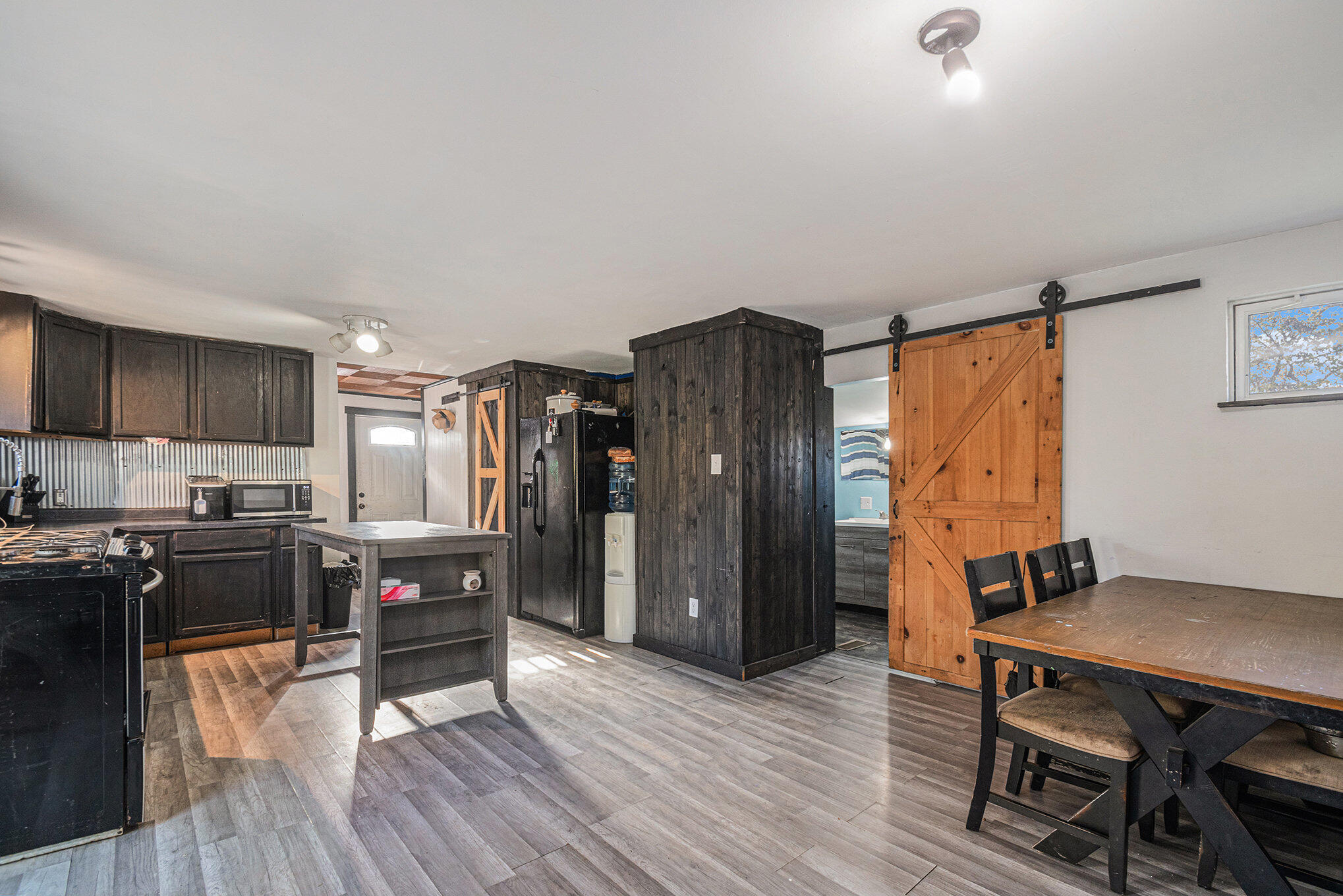 527 Main Street Dowagiac, MI 49047 - Photo 3 of 26 006_file_524