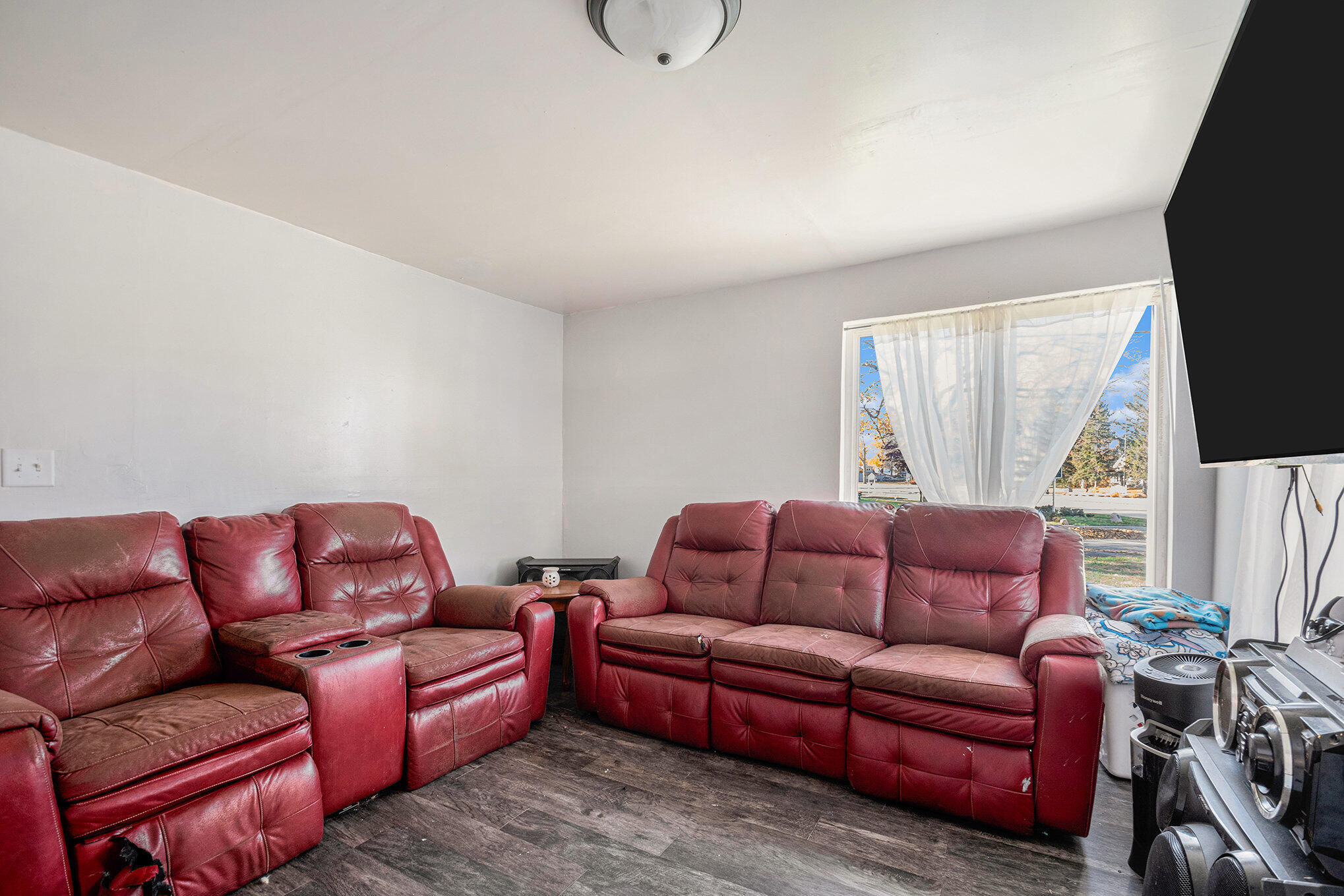 527 Main Street Dowagiac, MI 49047 - Photo 6 of 26 003_file_885