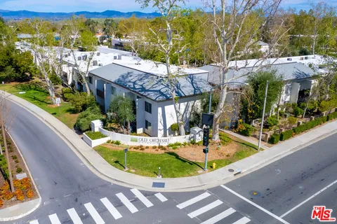 $320,000 | 23515 Lyons Avenue, Unit 233, Valencia, CA 91355