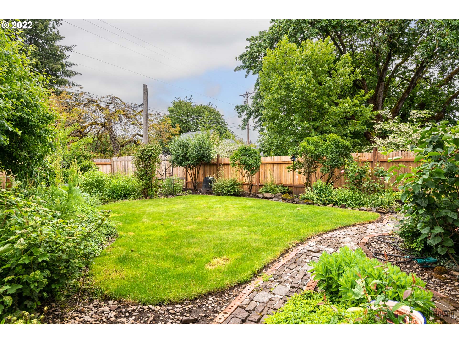 346 D Street Springfield, OR 97477 - Photo 32 of 32 a view of an outdoor space and a yard