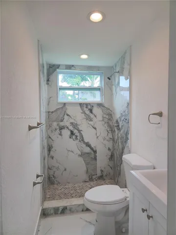 a view of empty room with window