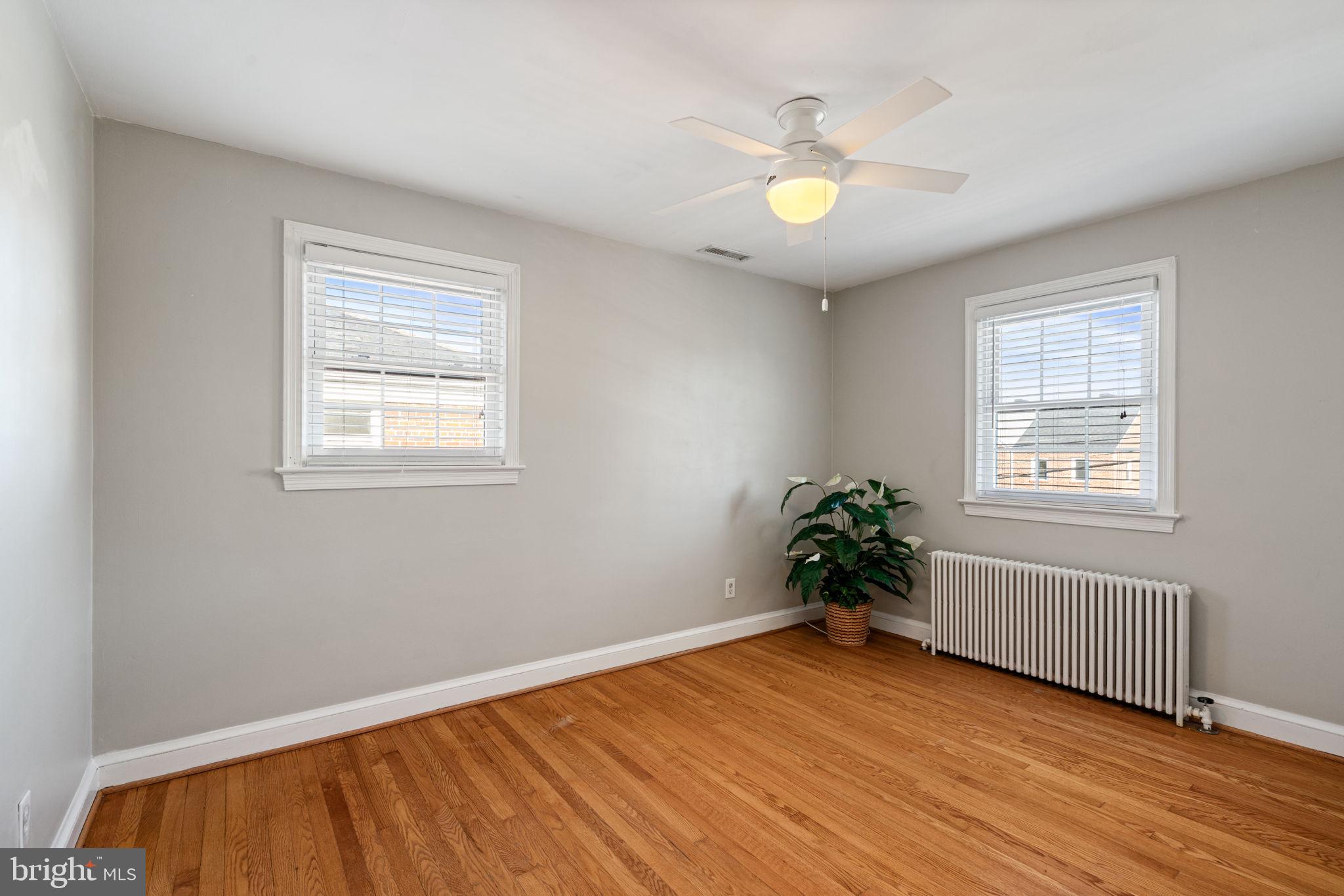 204 South Courthouse Road Arlington, VA 22204 - Photo 27 of 49 an empty room with wooden floor and windows