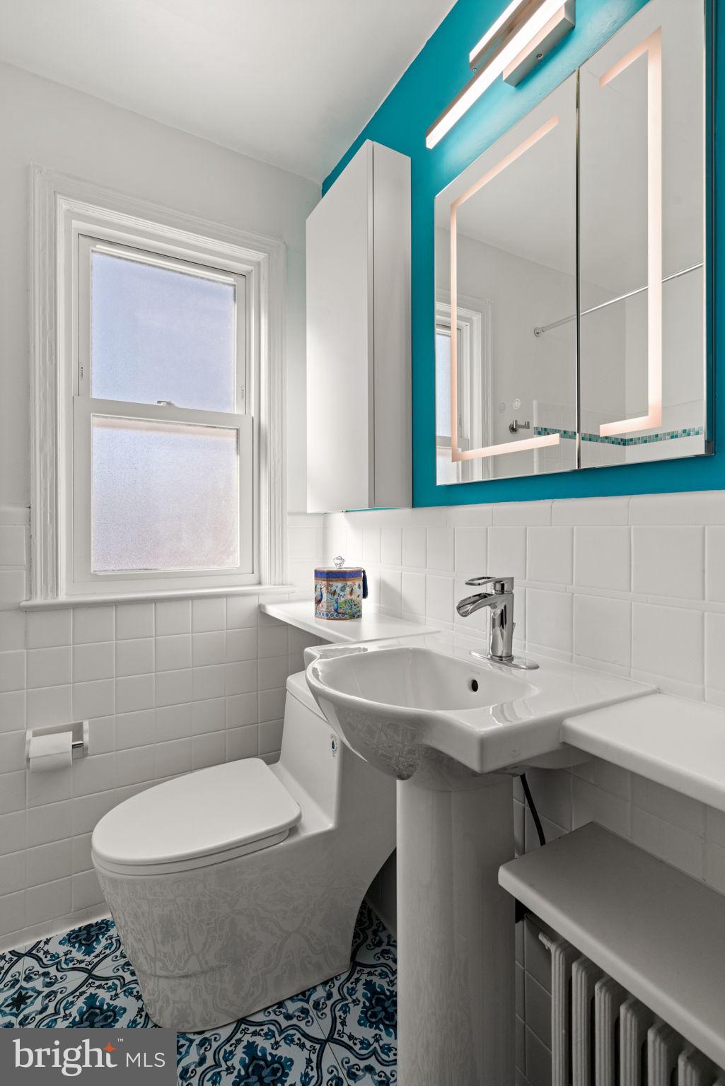 204 South Courthouse Road Arlington, VA 22204 - Photo 30 of 49 a bathroom with a sink mirror and toilet