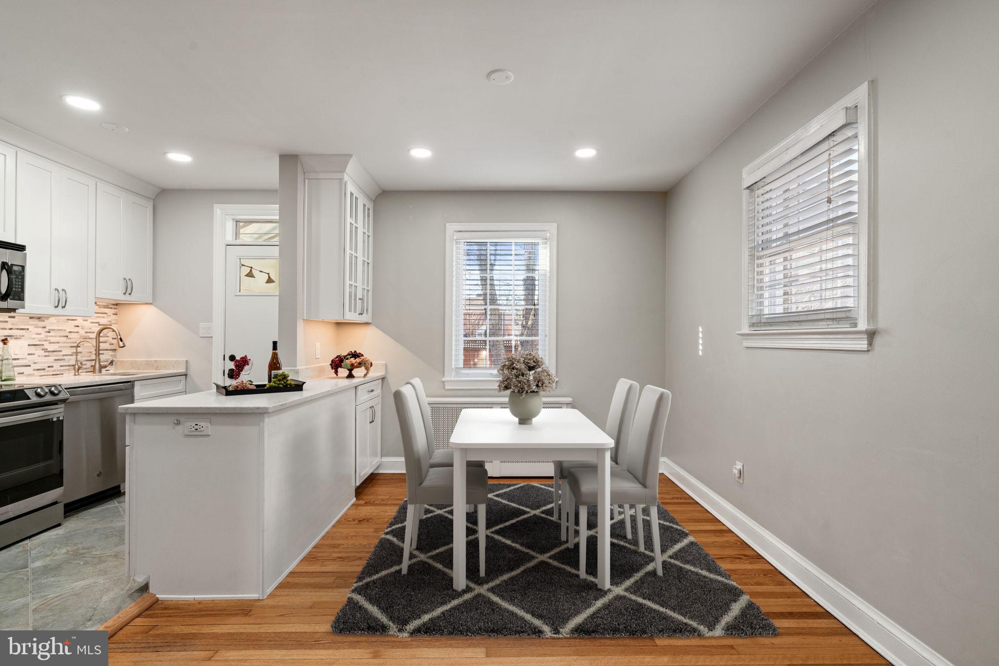 204 South Courthouse Road Arlington, VA 22204 - Photo 3 of 49 a view of a dining room with furniture