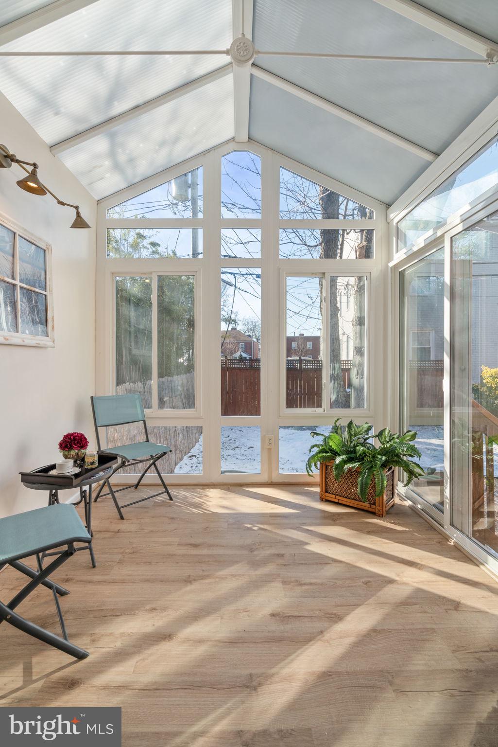 204 South Courthouse Road Arlington, VA 22204 - Photo 32 of 49 a living room filled with furniture