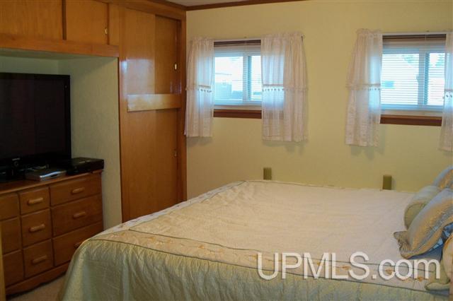 333 West Division Street Ishpeming, MI 49849 - Photo 10 of 21