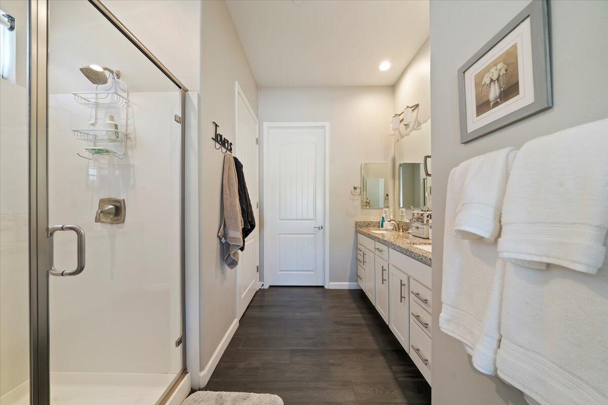 66 Cabernet Rancho Mirage, CA 92270 - Photo 16 of 32 29-Primary Bathroom