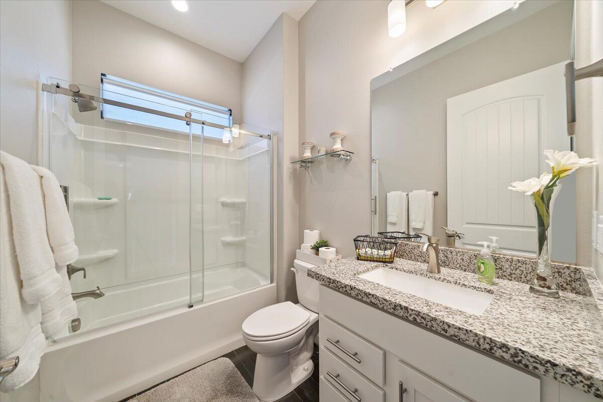 66 Cabernet Rancho Mirage, CA 92270 - Photo 19 of 32 14-Bathroom