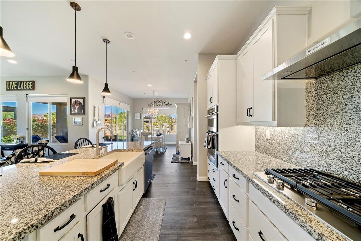 66 Cabernet Rancho Mirage, CA 92270 - Photo 10 of 32 24-Kitchen