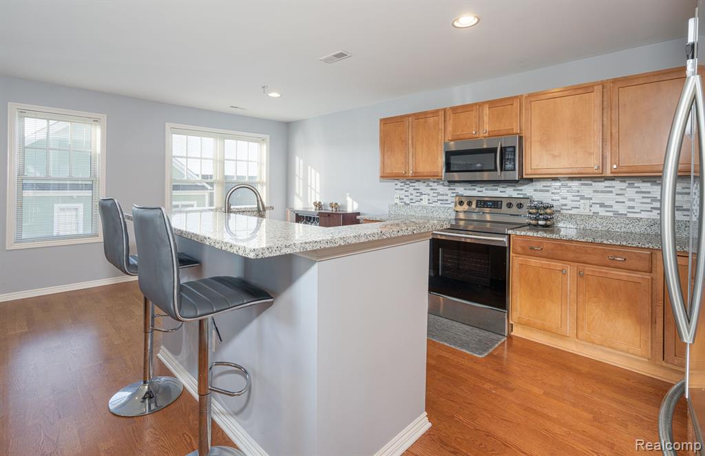 50107 Harding Street Canton, MI 48188 - Photo 14 of 27