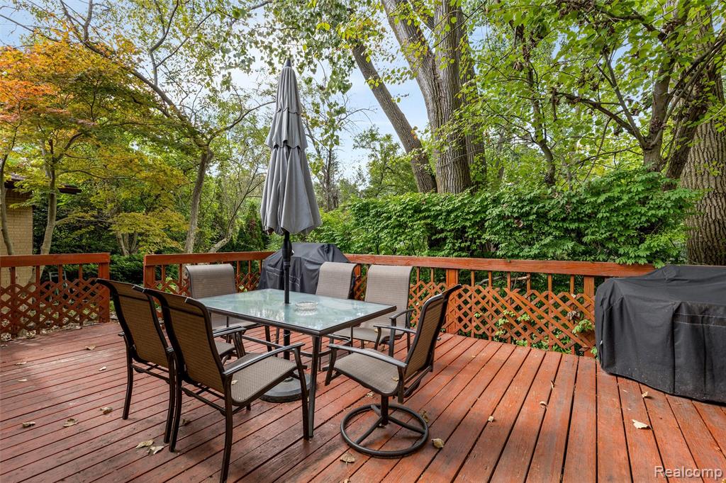 31017 Carriage Hill Road Farmington Hills, MI 48331 - Photo 8 of 39