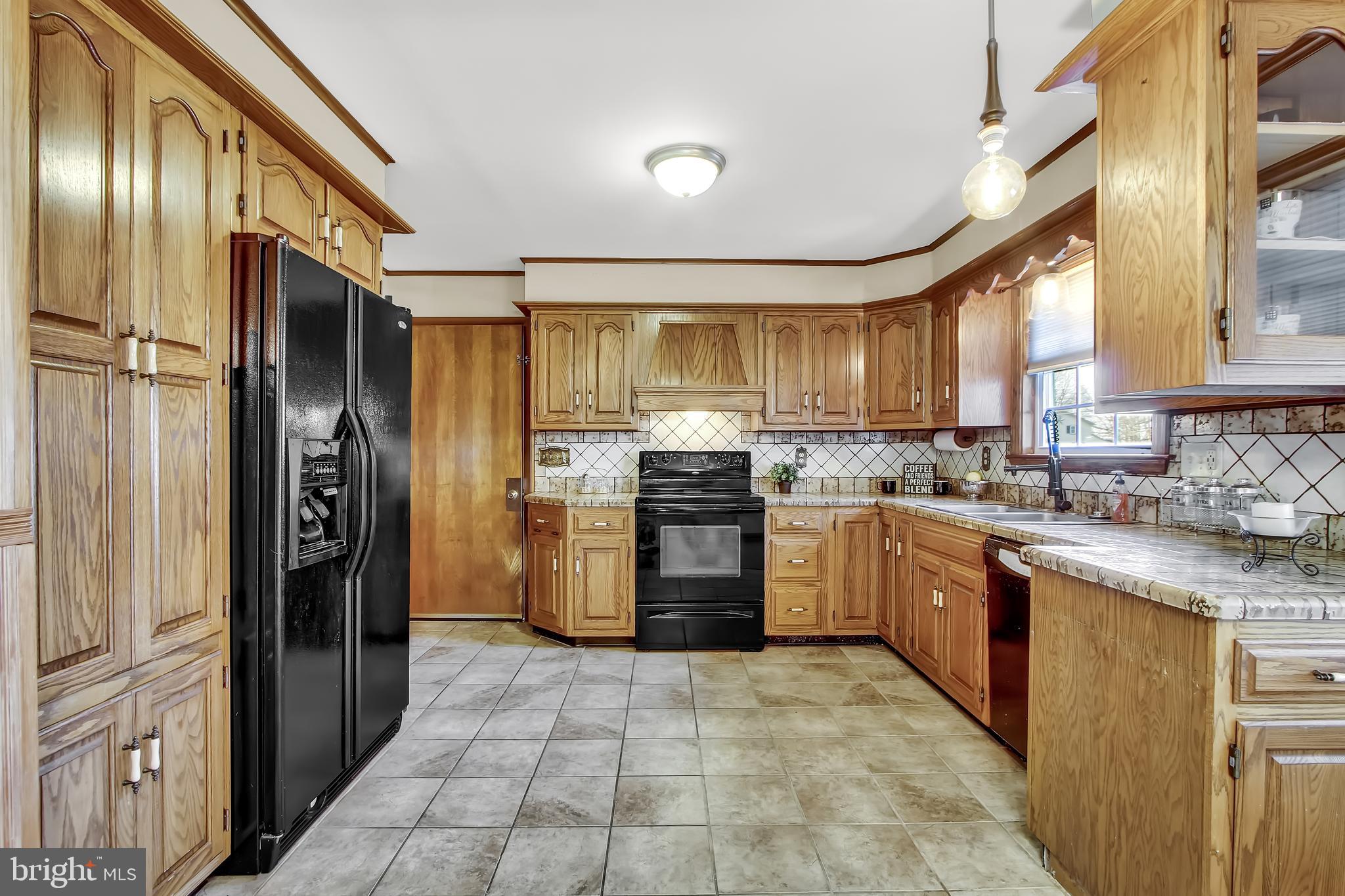 2346 Grandview Road Hanover, PA 17331 - Photo 12 of 36 tons of cabinetry*tiled floors*