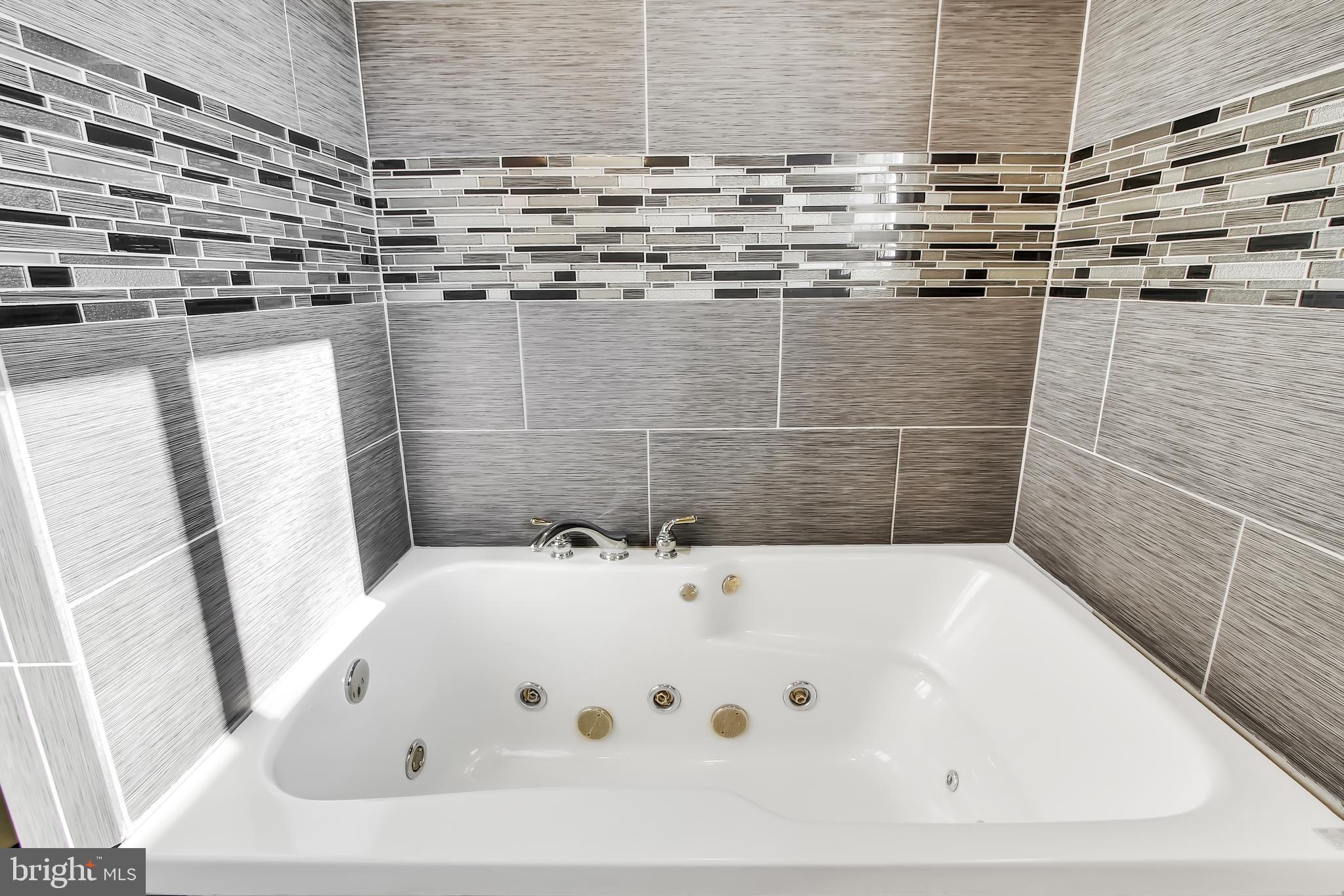 2346 Grandview Road Hanover, PA 17331 - Photo 22 of 36 HEATED spa tub