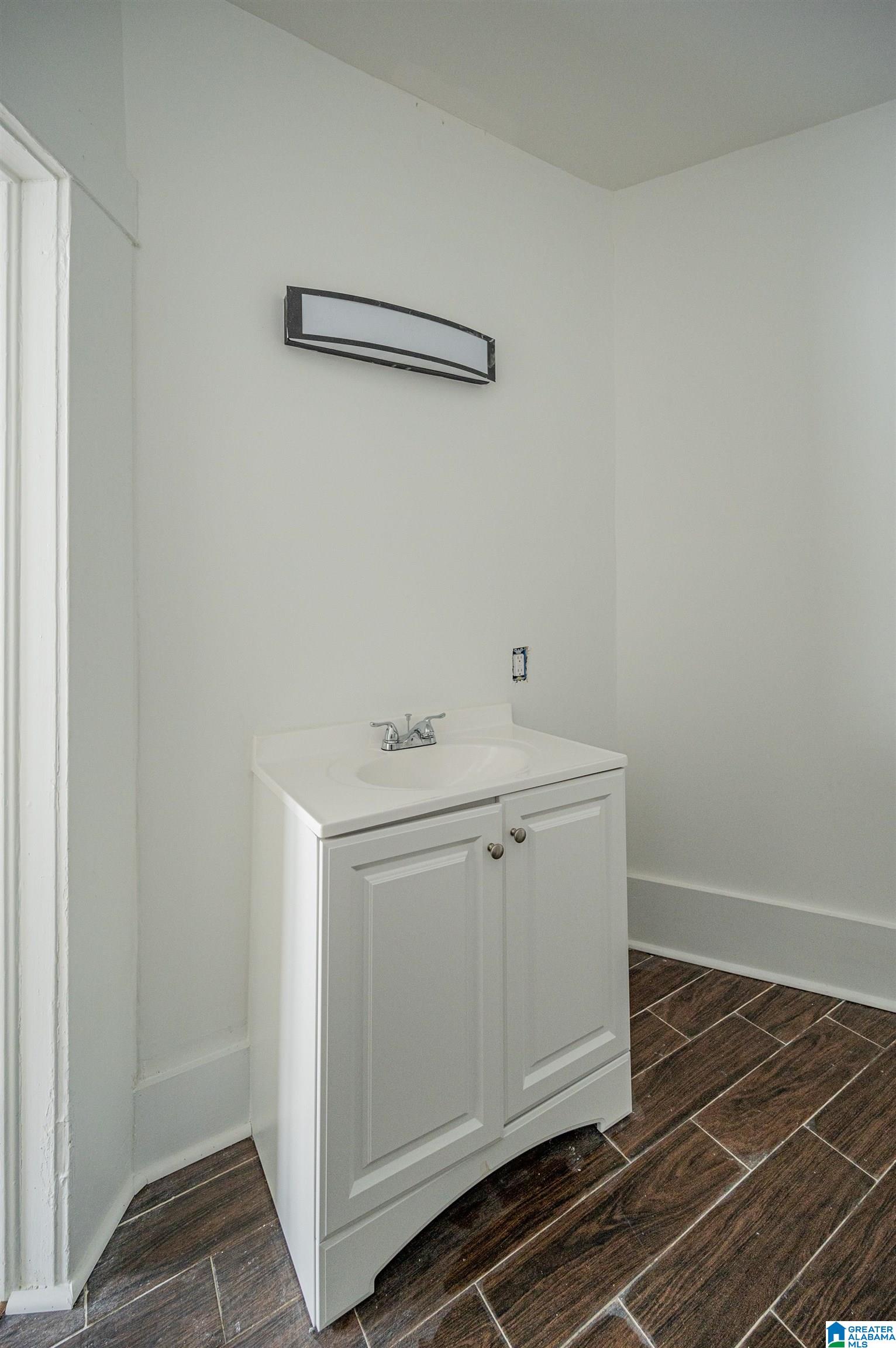 932 Valley Rd Place Birmingham, AL 35208 - Photo 23 of 32