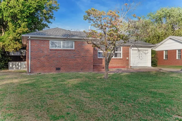 $179,900 | 1720 Calvin Drive, Hopkinsville, KY 42240