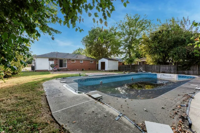 $179,900 | 1720 Calvin Drive, Hopkinsville, KY 42240