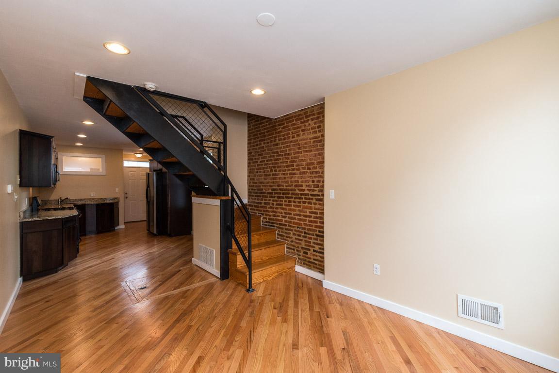 312 West 28th Street Baltimore, MD 21211 - Photo 11 of 29 Living Room