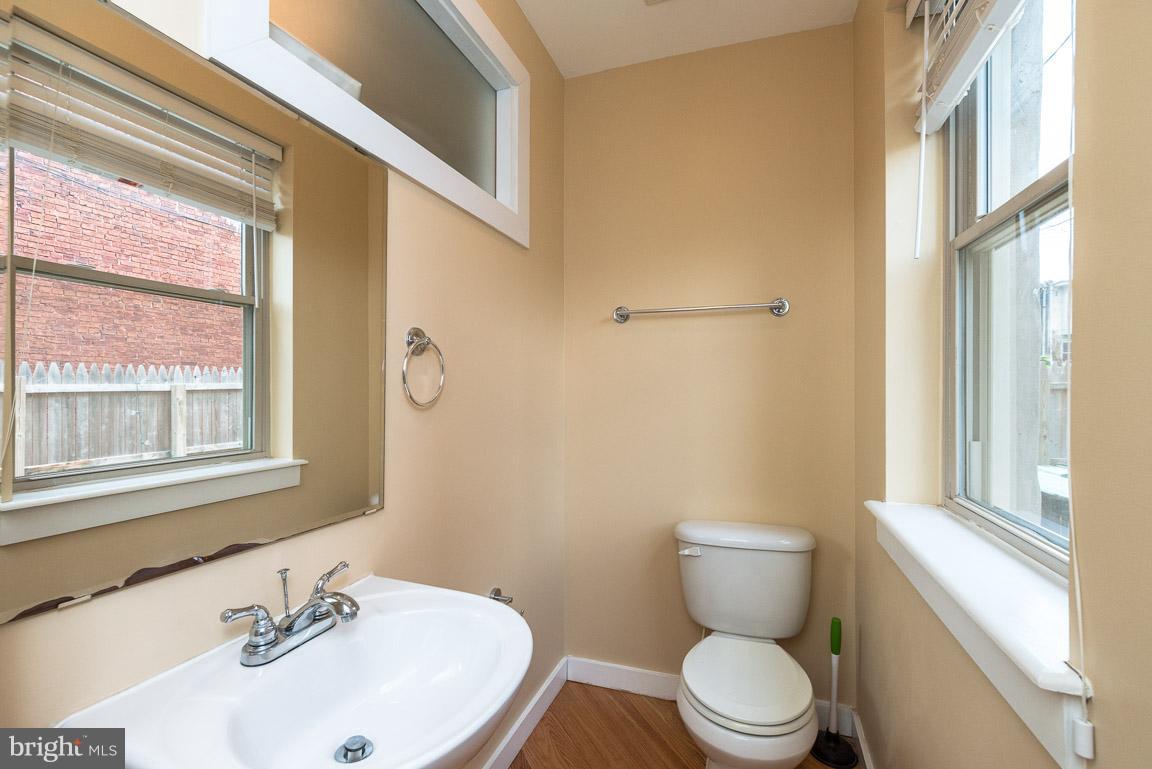 312 West 28th Street Baltimore, MD 21211 - Photo 12 of 29 1st Floor Powder Room