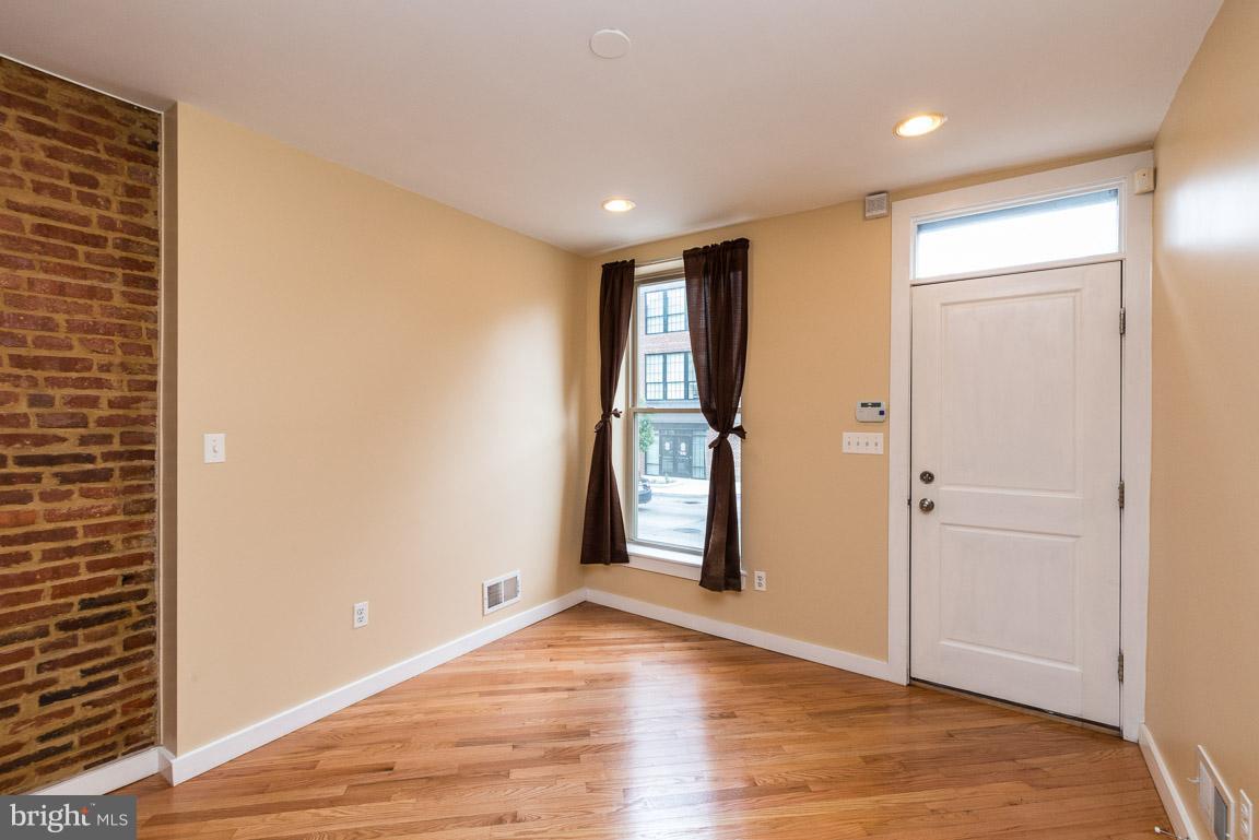 312 West 28th Street Baltimore, MD 21211 - Photo 10 of 29 Living Room