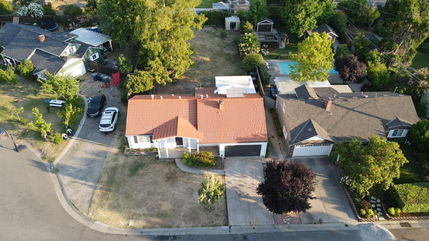 2912 Leta Lane Sacramento, CA 95821 - Photo 6 of 59