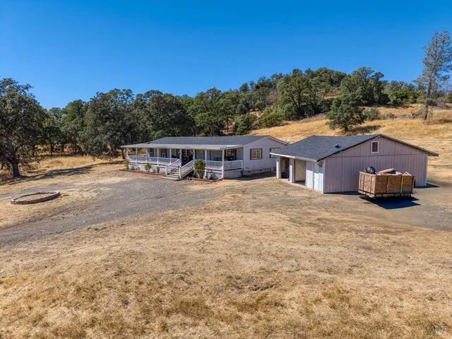 a view of the terrace of a house