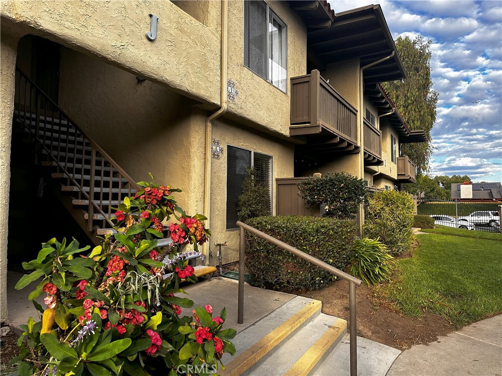 1345 Cabrillo Park, Unit J11 Santa Ana, CA 92701 - Photo 11 of 20