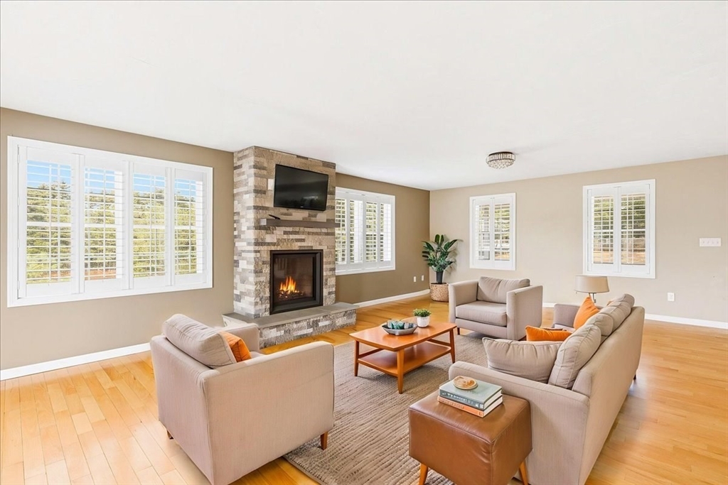 10 Jonathan Lane Wareham, MA 02571 - Photo 5 of 41