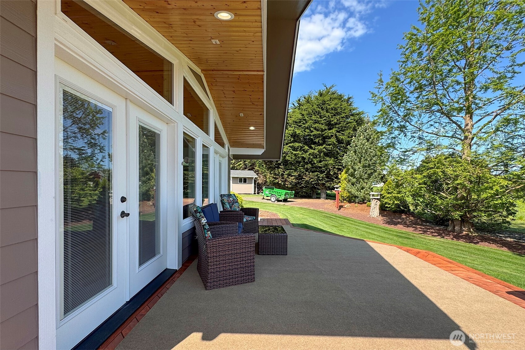 23 Pearl Place Sequim, WA 98382 - Photo 8 of 40 a balcony with furniture and garden