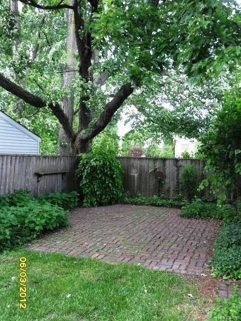 204 Ridgemont Road Grosse Pointe, MI 48236 - Photo 23 of 25 =PATIO.JPG