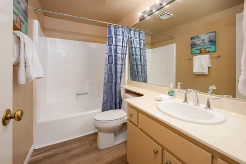$279,000 | 505 South Farrell Drive, Unit D18, Palm Springs, CA 92264