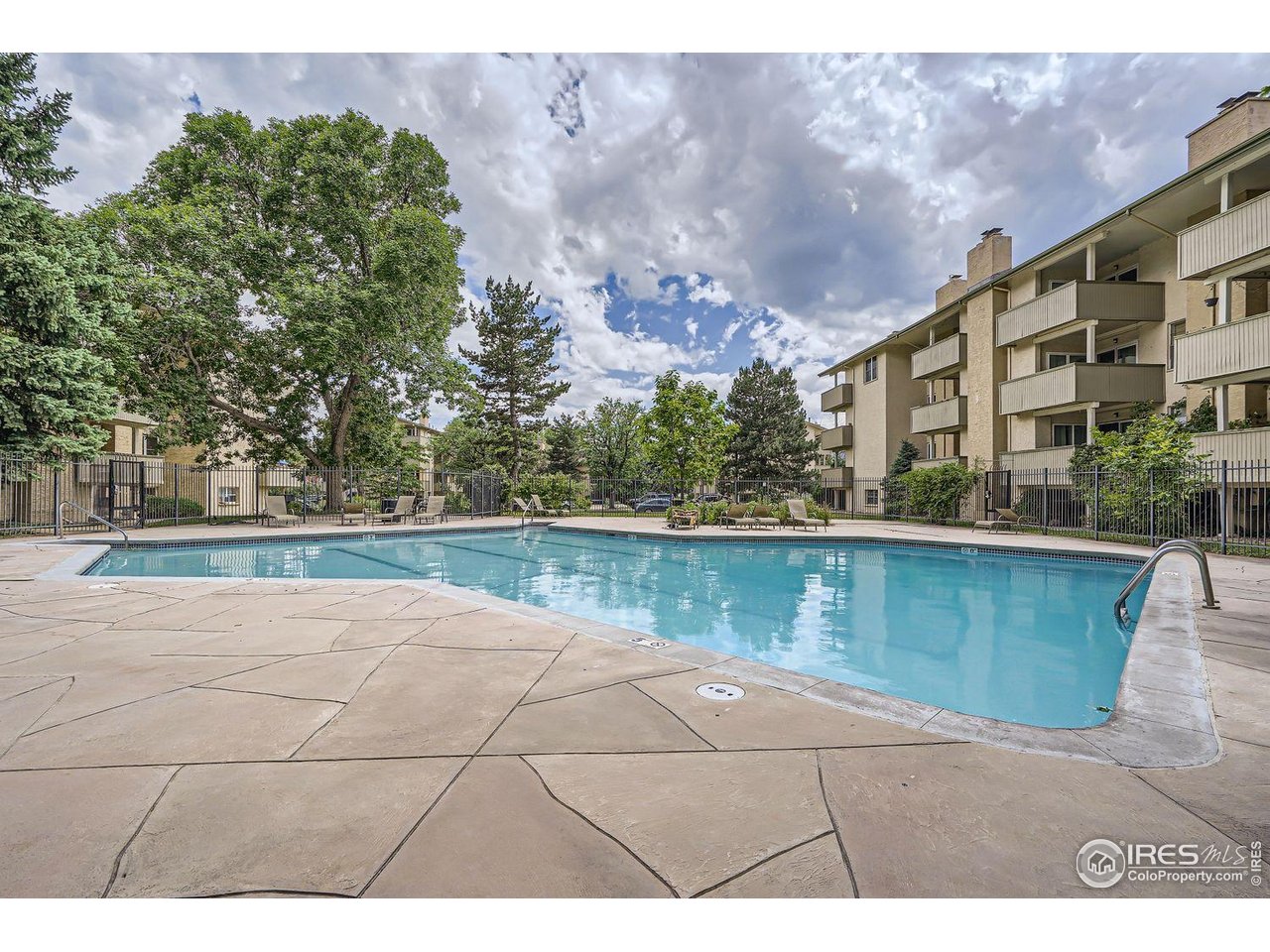 3030 Oneal Parkway, Unit R21 Boulder, CO 80301 - Photo 25 of 28 27 Exterior Pool