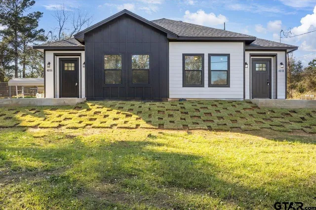 a view of a house with a yard