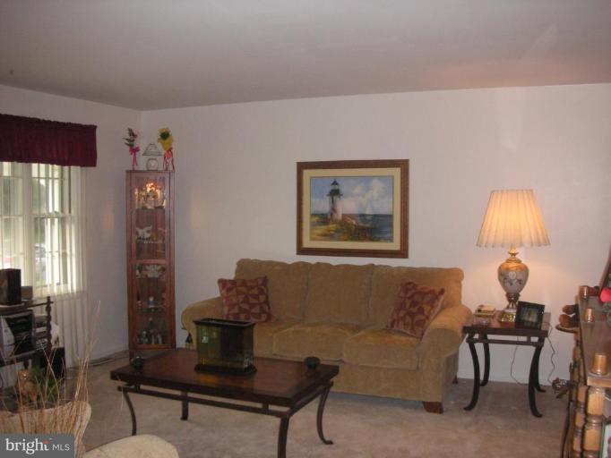527 Michille Road Odenton, MD 21113 - Photo 2 of 16 Living Room