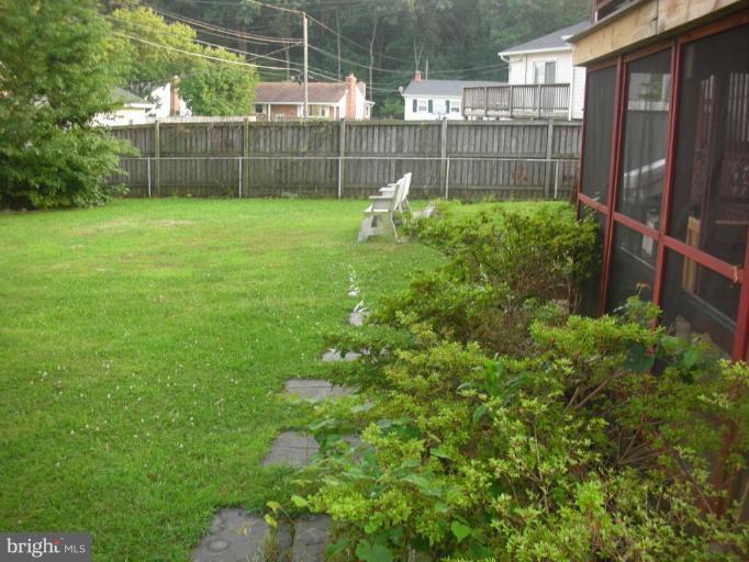 527 Michille Road Odenton, MD 21113 - Photo 6 of 16 Back yard