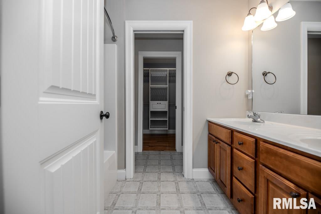 1403 Santa Fe Road Washington, IL 61571 - Photo 26 of 52 Gallery Image 26
