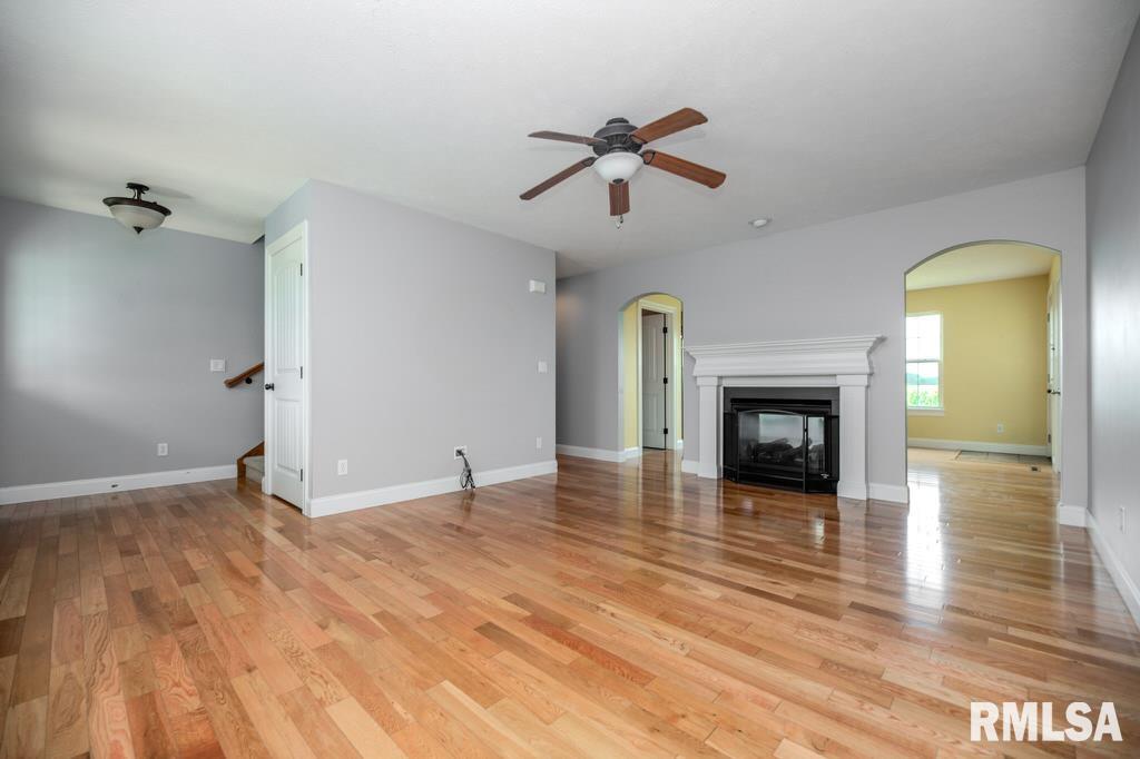 1403 Santa Fe Road Washington, IL 61571 - Photo 6 of 52 Gallery Image 6
