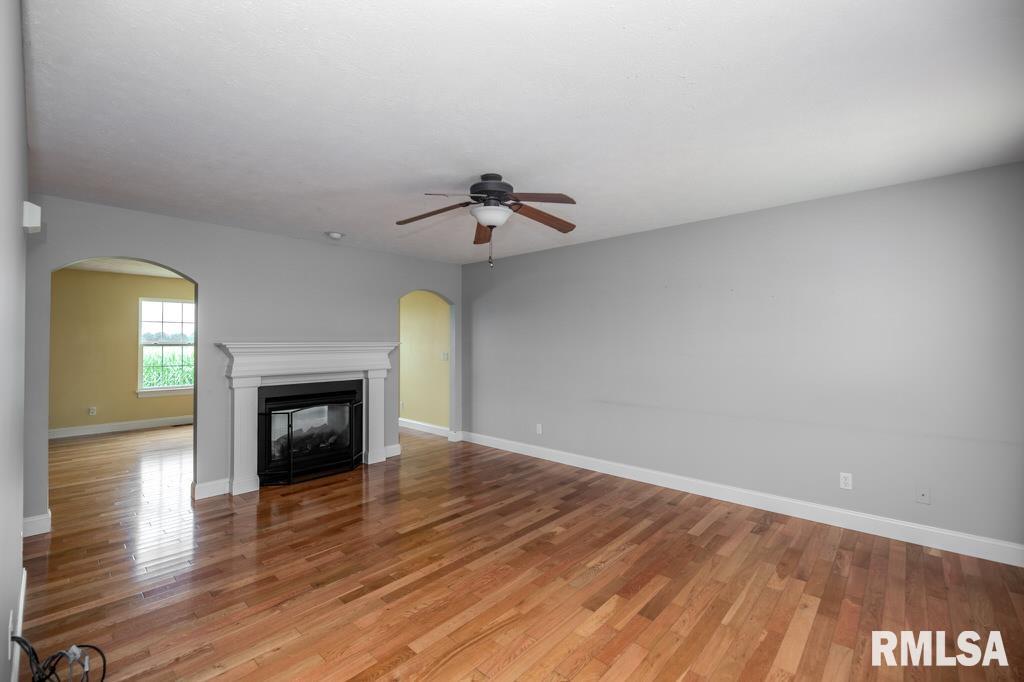 1403 Santa Fe Road Washington, IL 61571 - Photo 7 of 52 Gallery Image 7