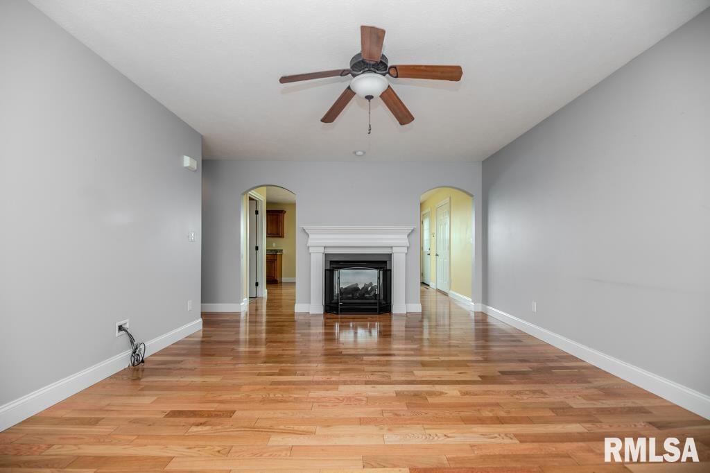 1403 Santa Fe Road Washington, IL 61571 - Photo 8 of 52 Gallery Image 8