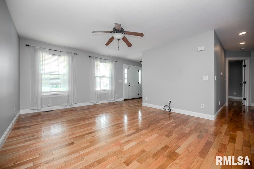1403 Santa Fe Road Washington, IL 61571 - Photo 9 of 52 Gallery Image 9