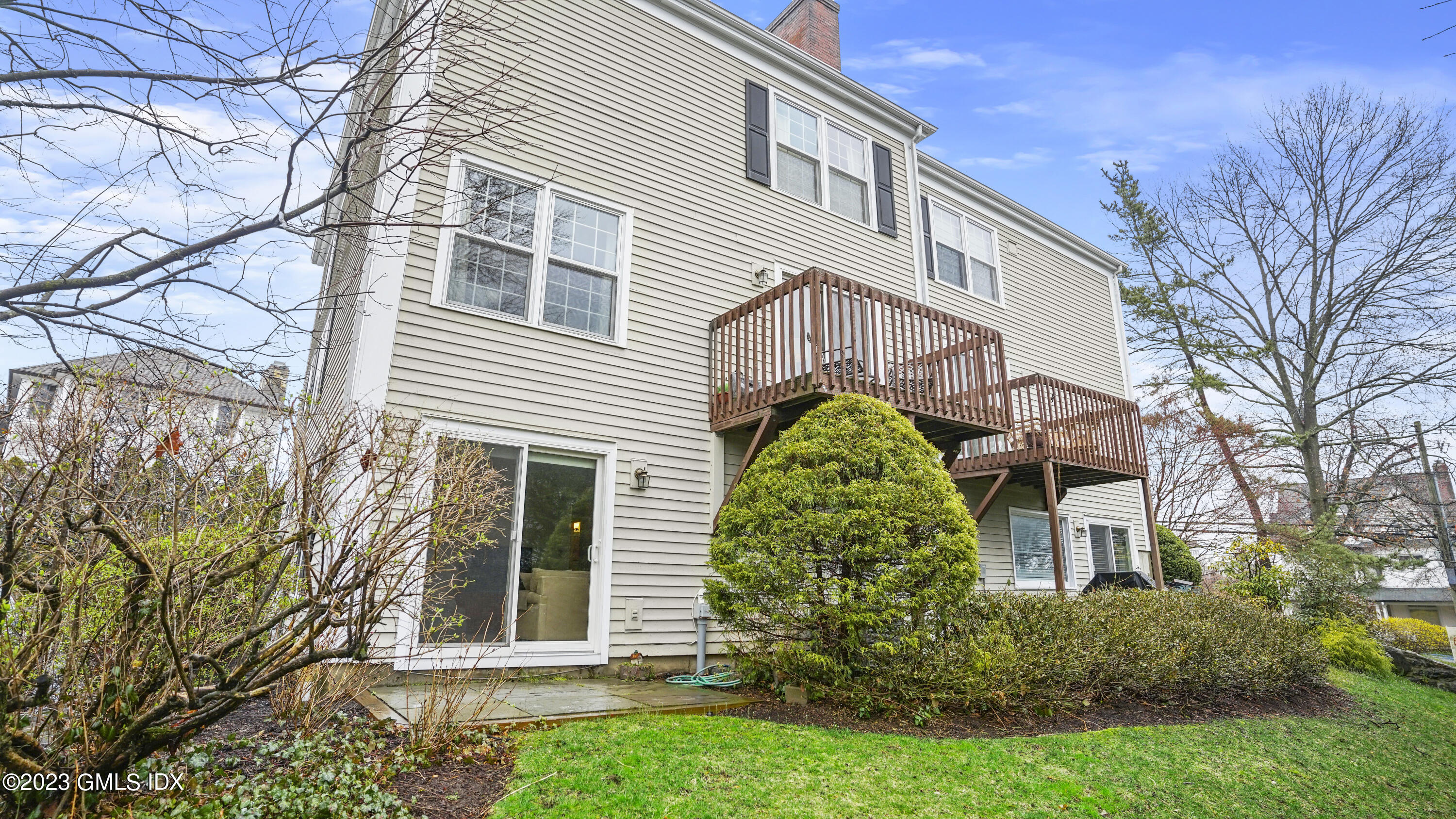 172 Field Point Road, Unit 2 Greenwich, CT 06830 - Photo 2 of 17 a front view of a house with a garden