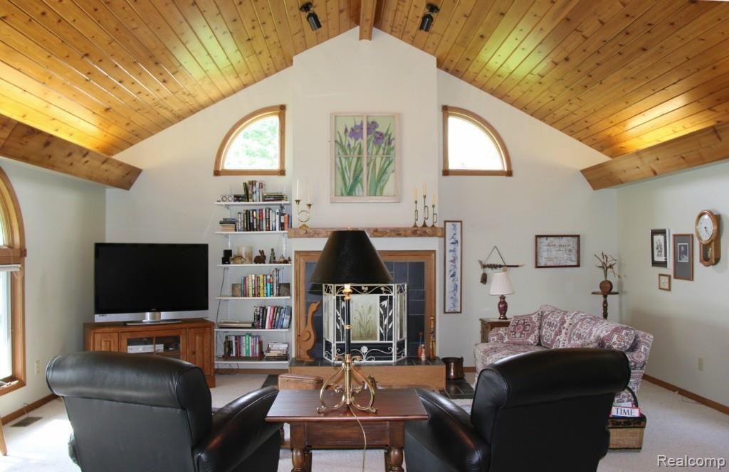 8234 Riverside Drive Brighton, MI 48116 - Photo 13 of 35 Great Room 5.jpg