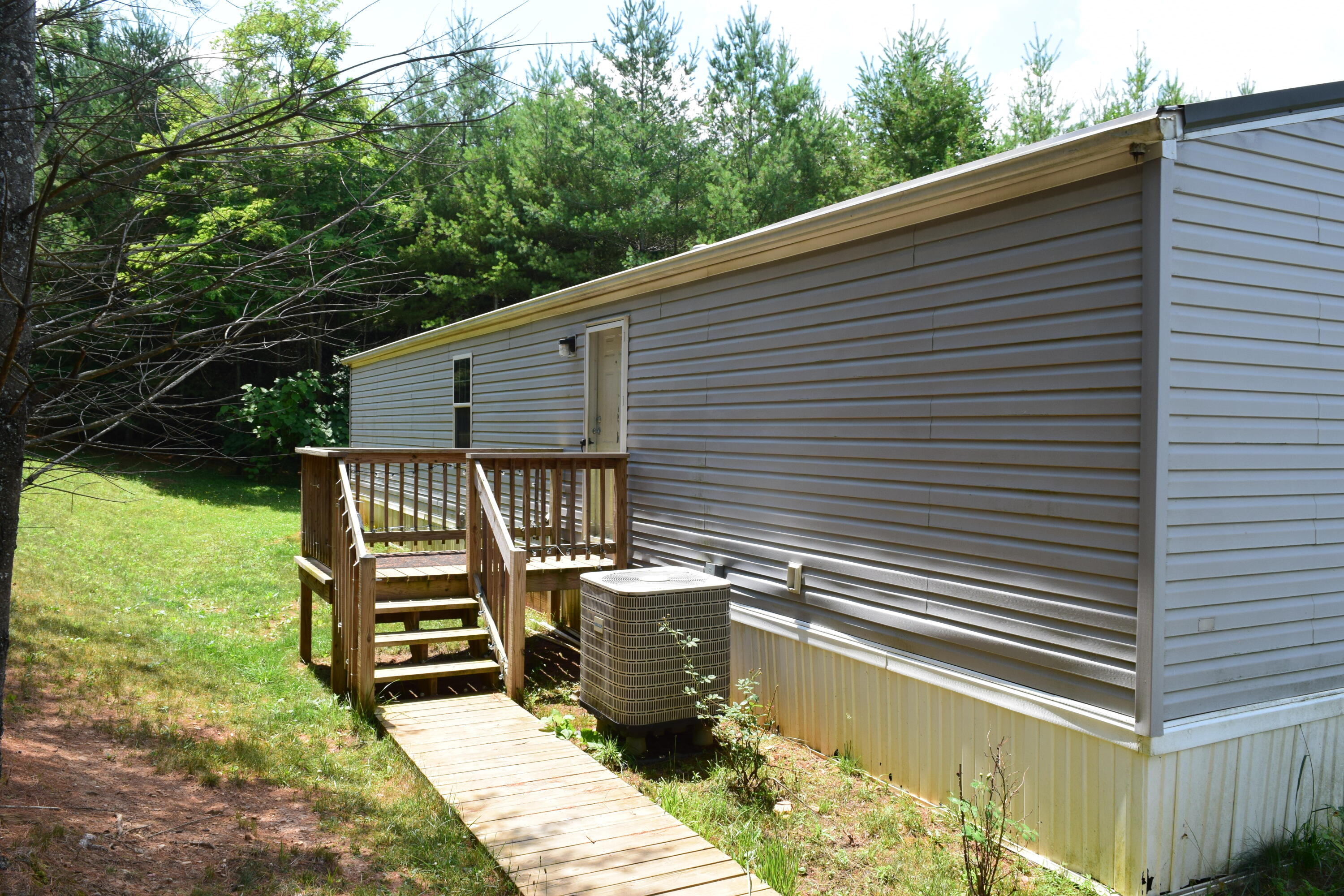 252 Reece Road Southwest Willis, VA 24380 - Photo 13 of 37 DSC_0099