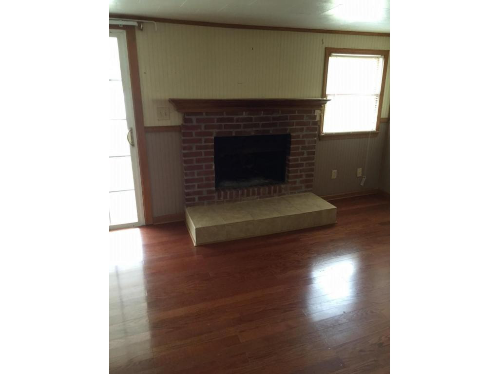 3775 DC Caney Ridge Road Clintwood, VA 24228 - Photo 8 of 20 DenFamily Room