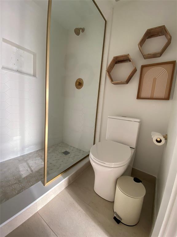 1900 South Ocean Boulevard, Unit 9R Pompano Beach, FL 33062 - Photo 12 of 27 Love the shower tile