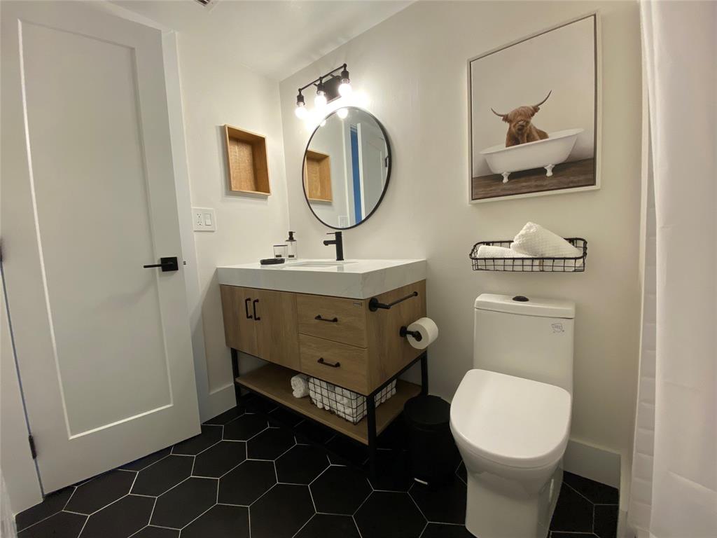 1900 South Ocean Boulevard, Unit 9R Pompano Beach, FL 33062 - Photo 15 of 27 Guest bath